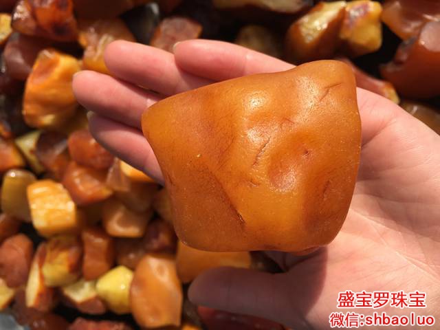 蜜蜡原石怎么挑选，了解这些可以让你少走弯路！