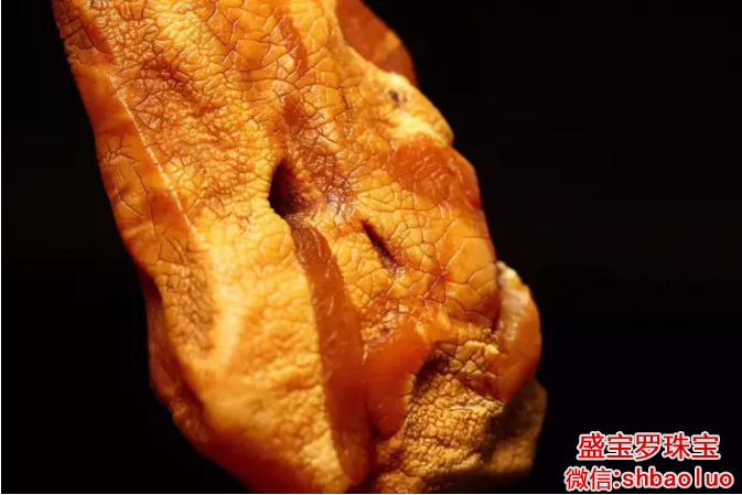 带皮蜜蜡原石多少钱一克，蜜蜡原石有这几种皮超值钱！