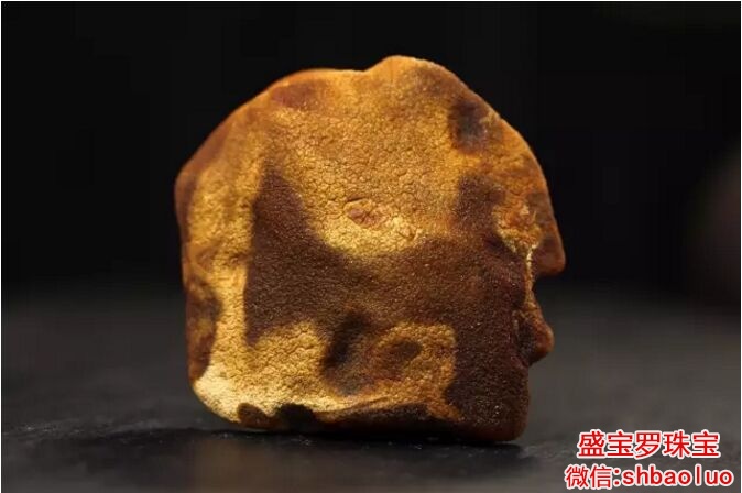 带皮蜜蜡原石多少钱一克，蜜蜡原石有这几种皮超值钱！