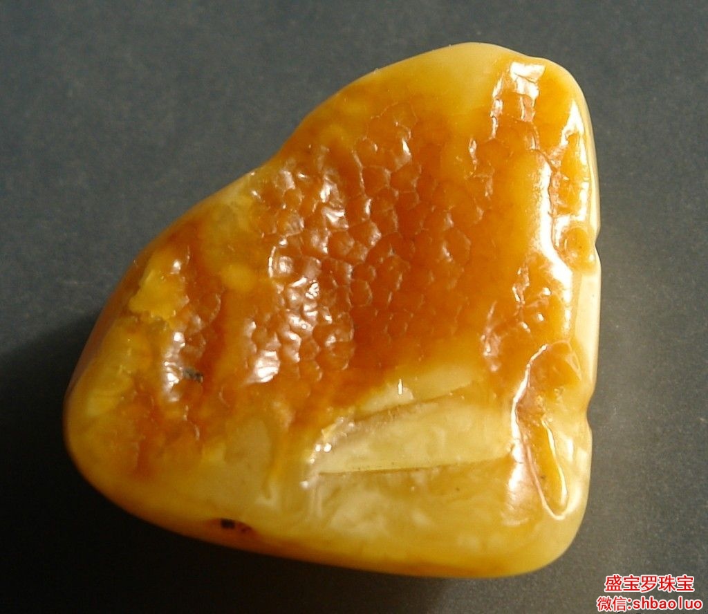 带皮蜜蜡原石多少钱一克，蜜蜡原石有这几种皮超值钱！