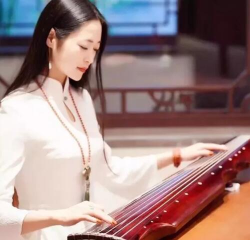 你的女友其实也可以，变成这样的文玩美女 文玩天下 第1张