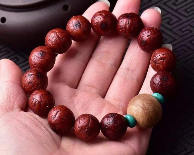 文玩新手:入门只玩这几种手串,别的都是“LJ”,不玩也罢。 文玩天下 第7张 文玩新手:入门只玩这几种手串,别的都是“LJ”,不玩也罢。 文玩天下 第7张