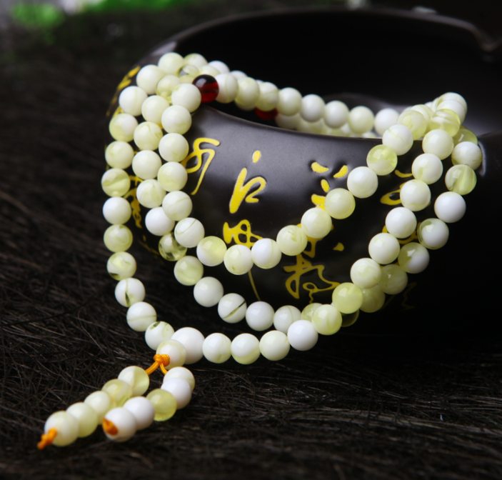 什么叫瓷白蜜蜡   关于瓷白蜜蜡那些事