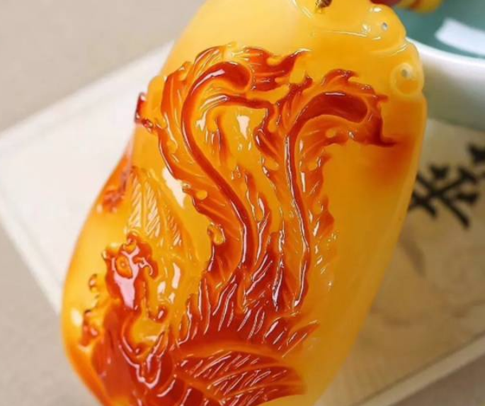 鸡油红蜜蜡返花   鸡油红蜜蜡的特点