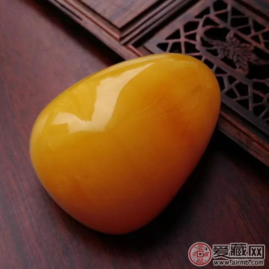 为什么蜜蜡会变色?还会变老? 为什么蜜蜡会变色?还会变老?