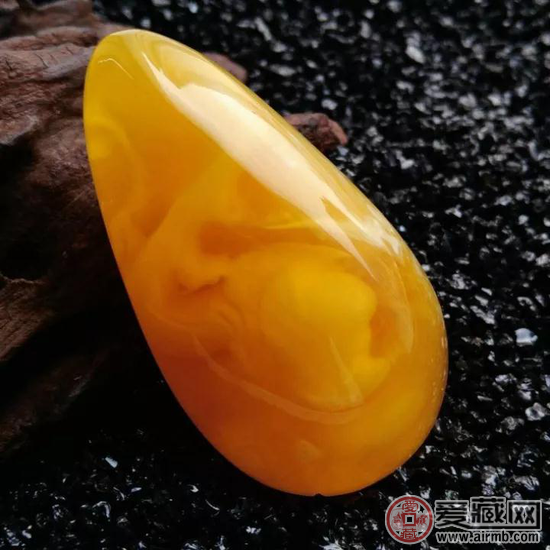 为什么蜜蜡会变色?还会变老? 为什么蜜蜡会变色?还会变老?