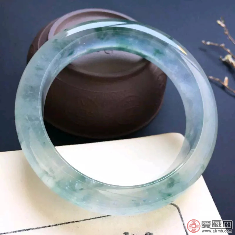 玻璃种翡翠多少钱,哪些因素影响它?