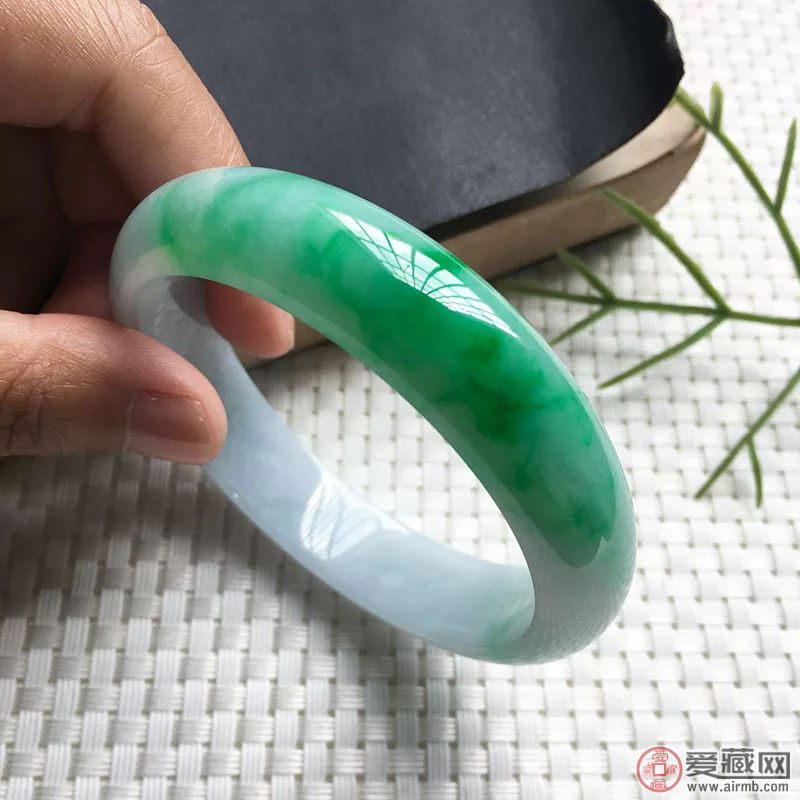 影响糯种翡翠价格的因素，具体有哪些?
