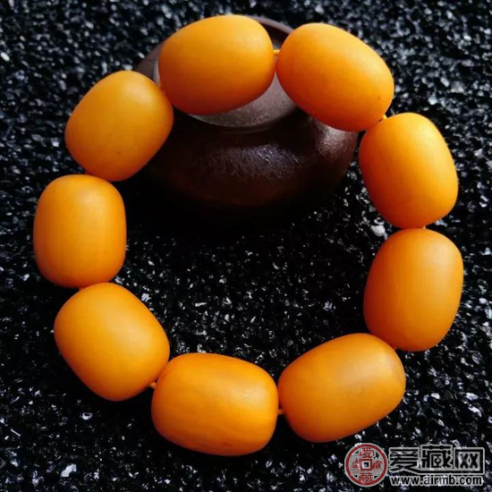 为什么蜜蜡会变色?还会变老? 为什么蜜蜡会变色?还会变老?