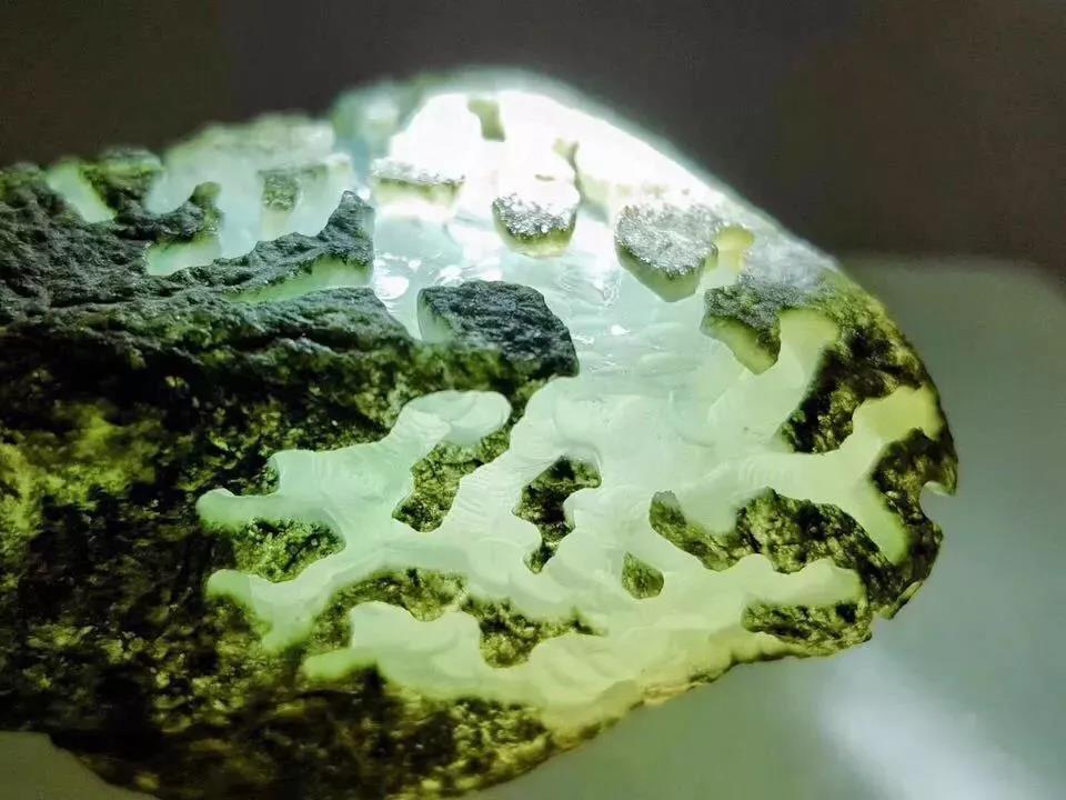 知识贴:鉴别无色玻璃种翡翠原石的方法 知识贴:鉴别无色玻璃种翡翠原石的方法