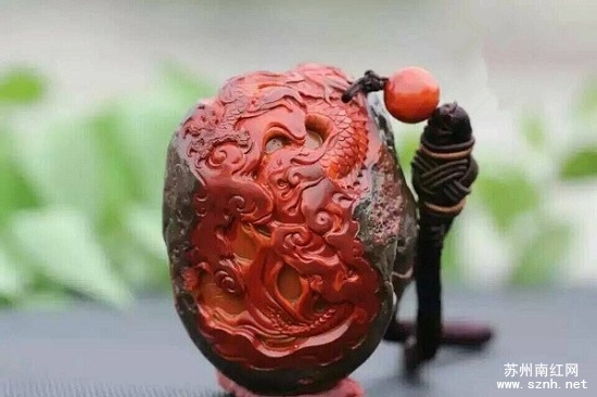 南红玛瑙包浆原石雕件为何大受欢迎？